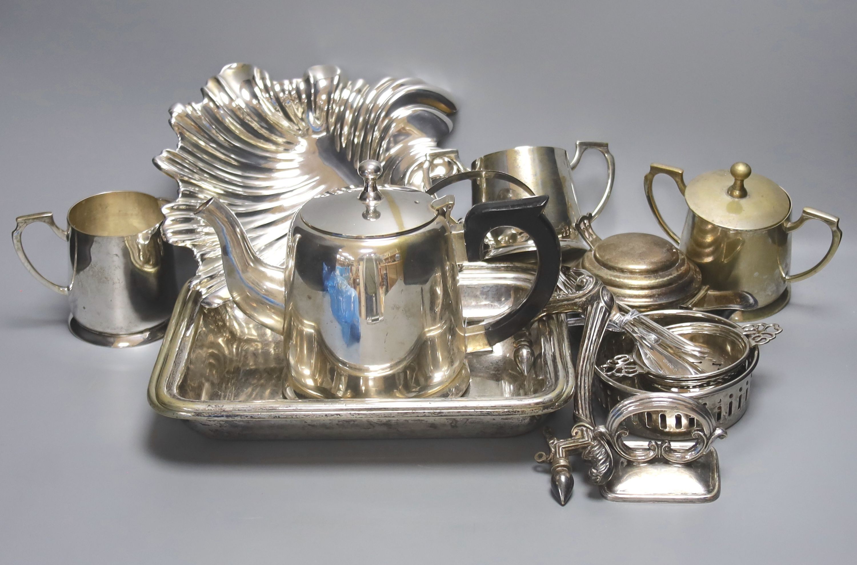Assorted plated wares including hotel plate, entree dish and cover and claret jug mounts.